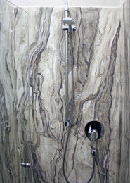 Marmorwand Dusche in Arabescato