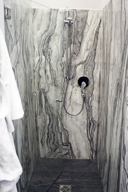 Marmorierung Dusche in Arabescato