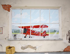 Wandbemalung, Motiv: Alter Hangar mit rotem Doppeldecker